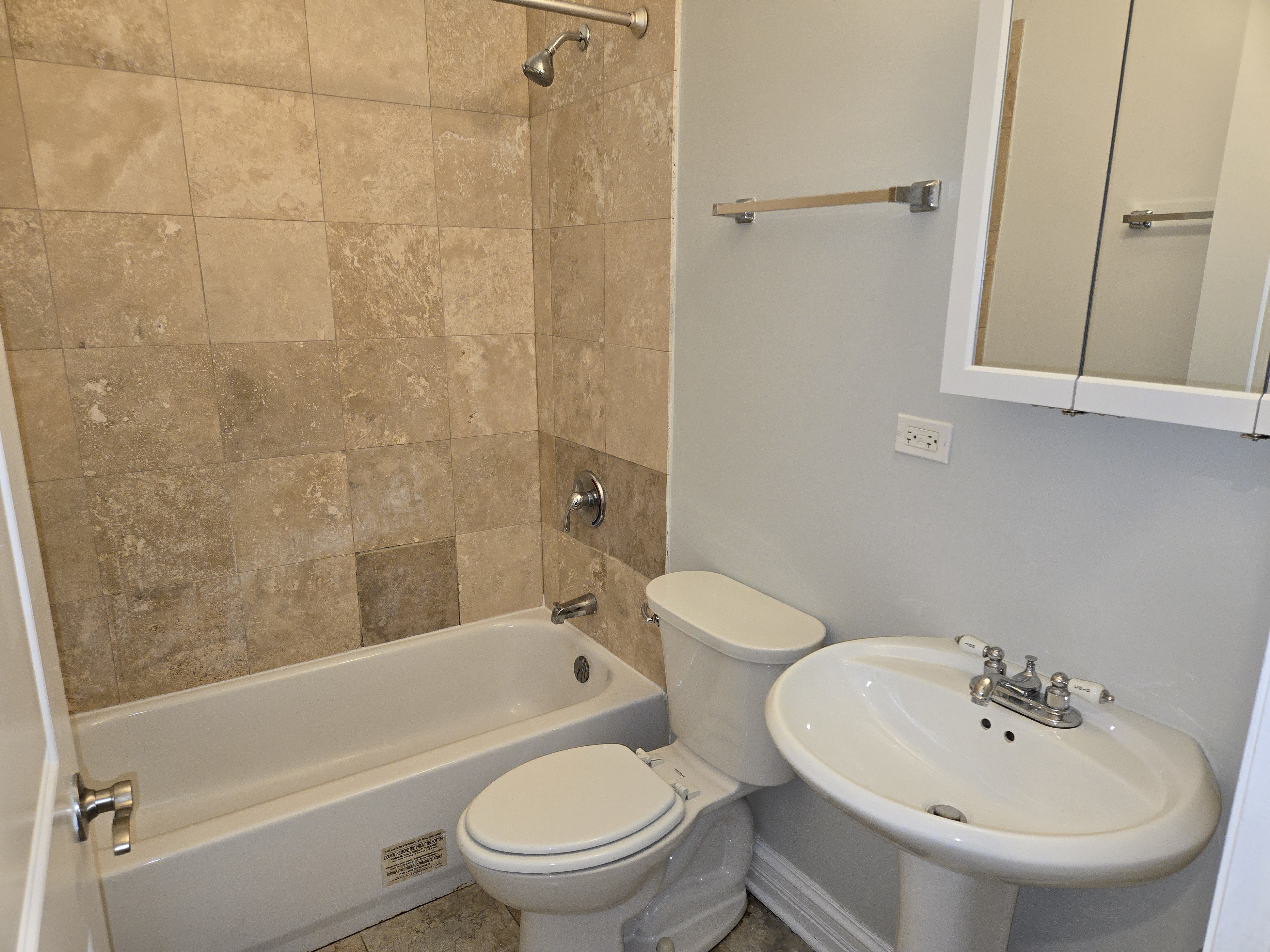 3829-31 N. Kedzie Ave. 3829-31 N. Kedzie Ave., Chicago, IL 60618 Irving Park - Leasing by Cross Street